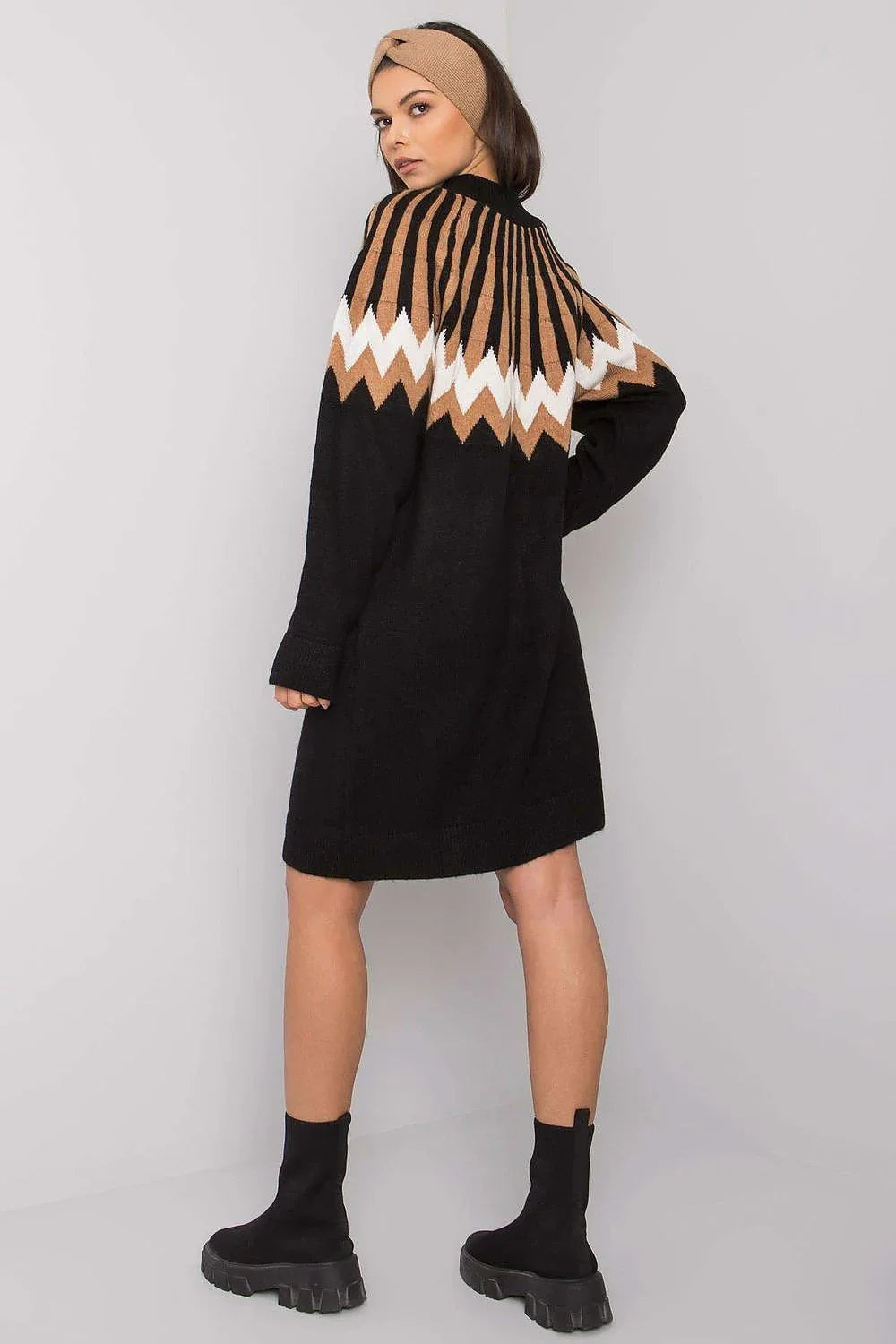 Women's Knee-Length Day Dress - Relaxed With Long Sleeves