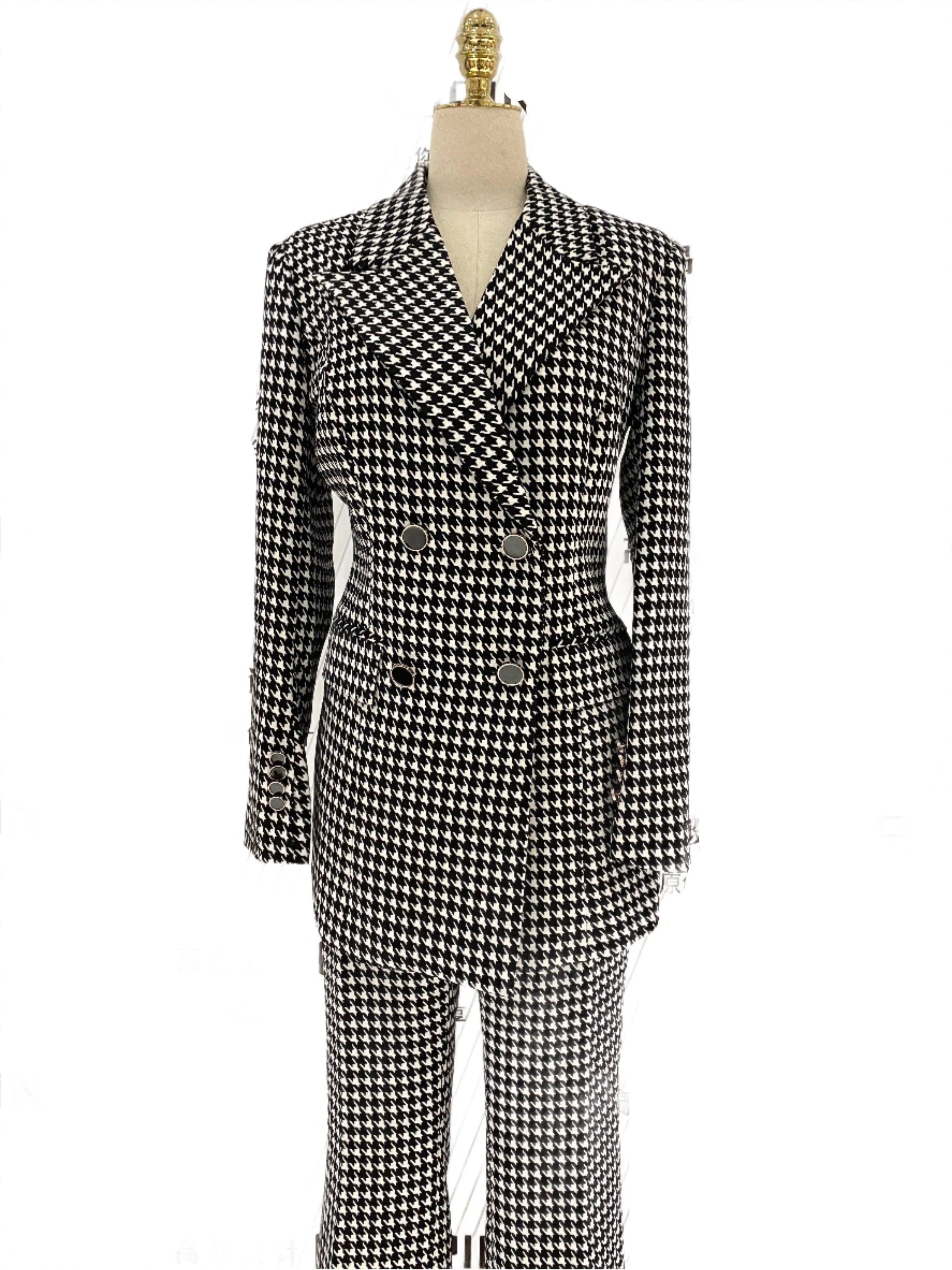 Chic Women's Pant Suit - Plaid Double-Breasted