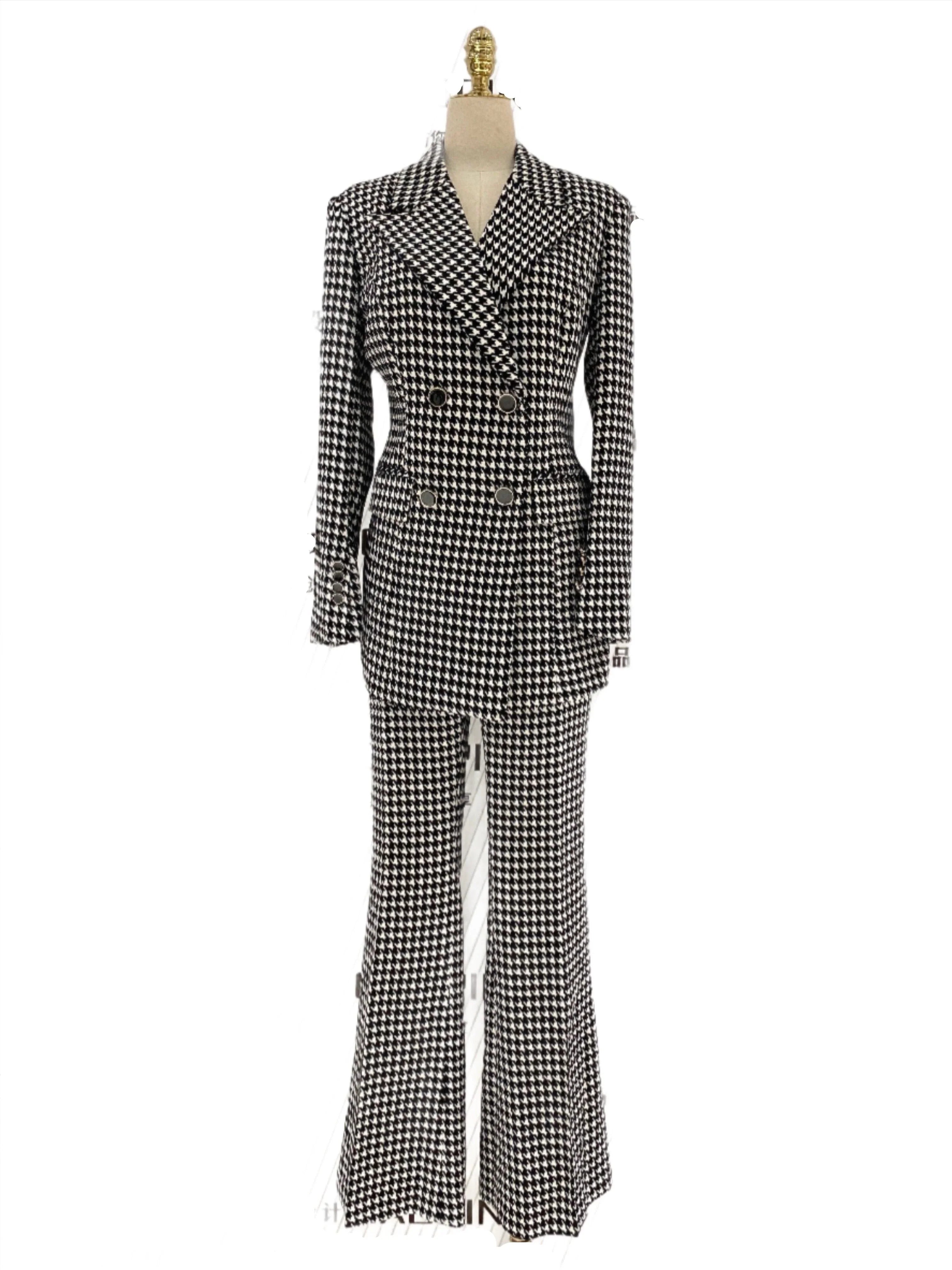 Chic Women's Pant Suit - Plaid Double-Breasted