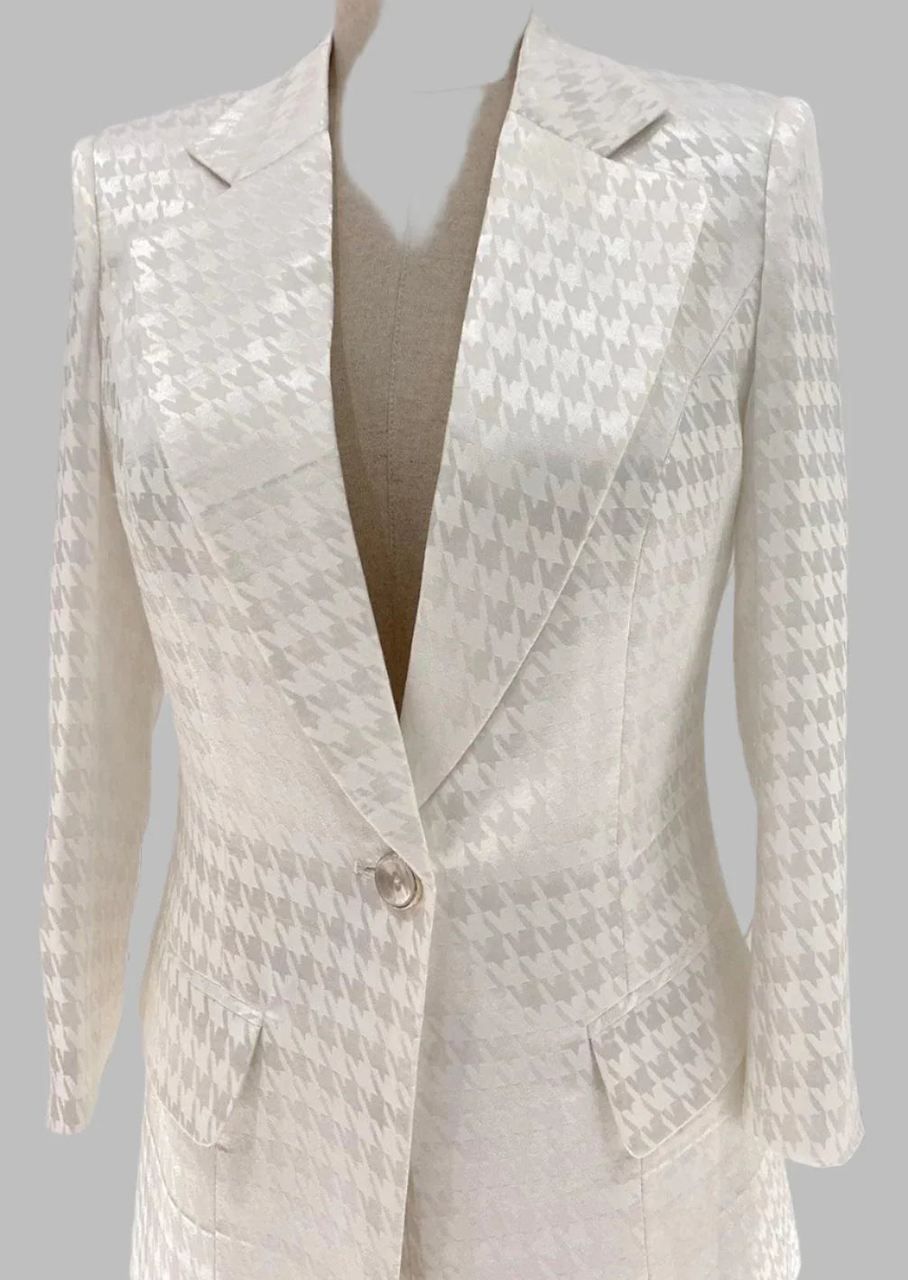 Chic Women's Pant Suit - Plaid Single-Breasted