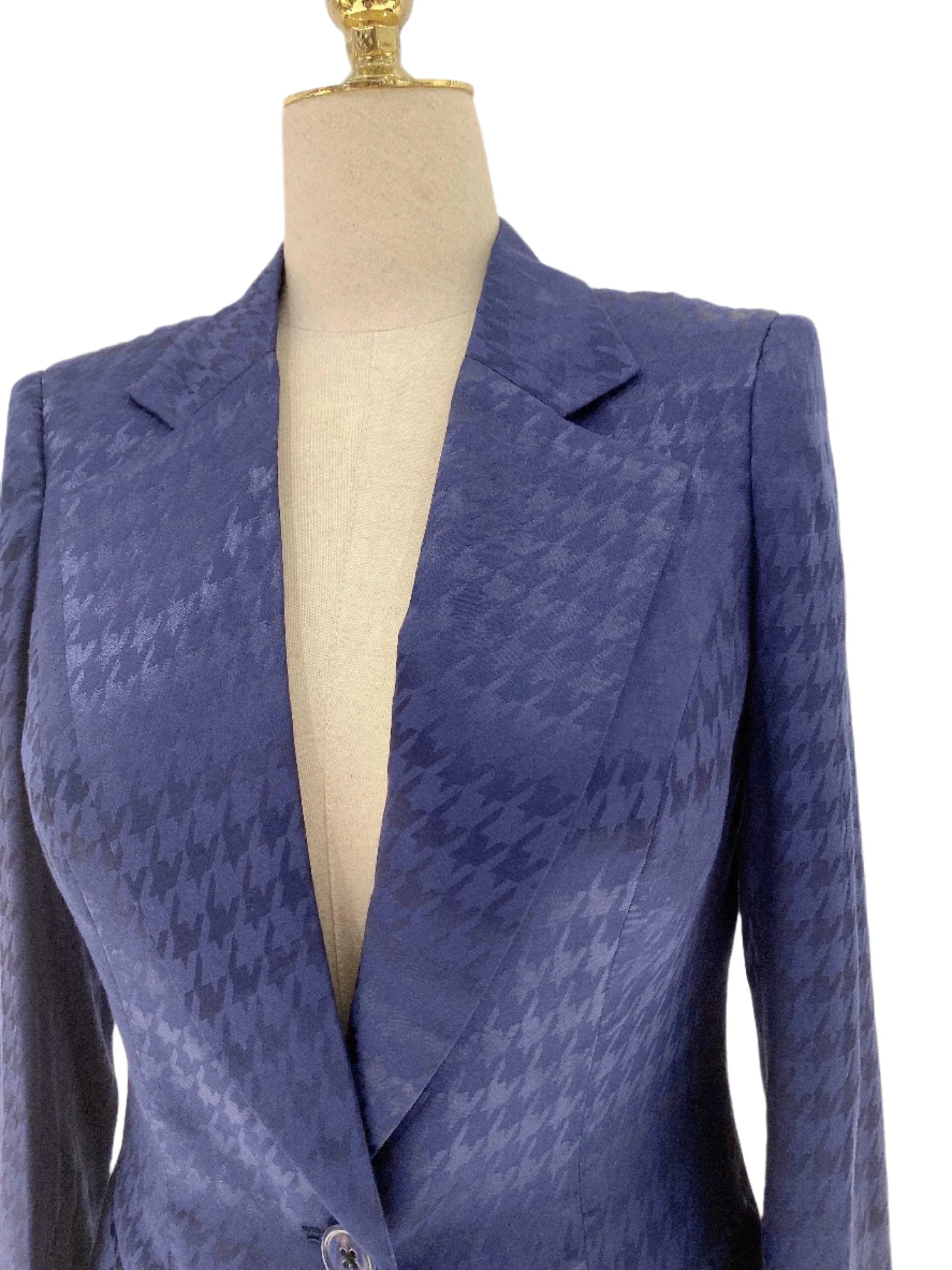 Elegant Women's Pant Suit - Plaid Button
