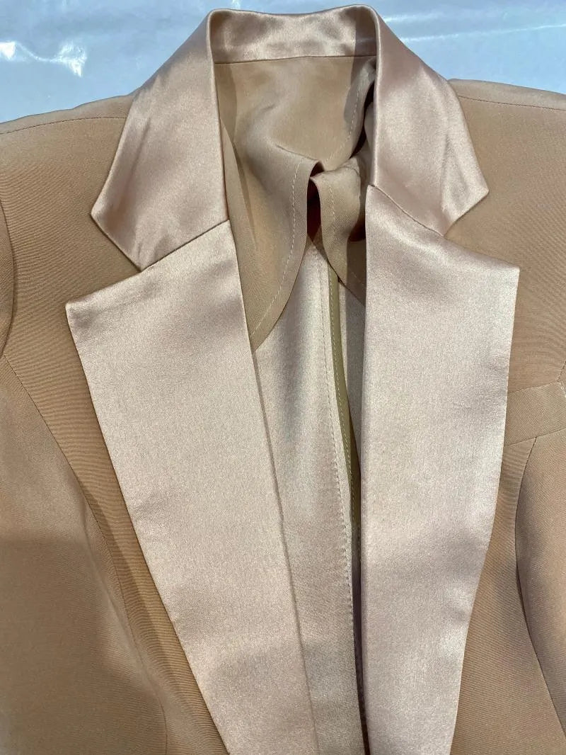 Elegant Women's Pant Suit - Solid Single-Breasted