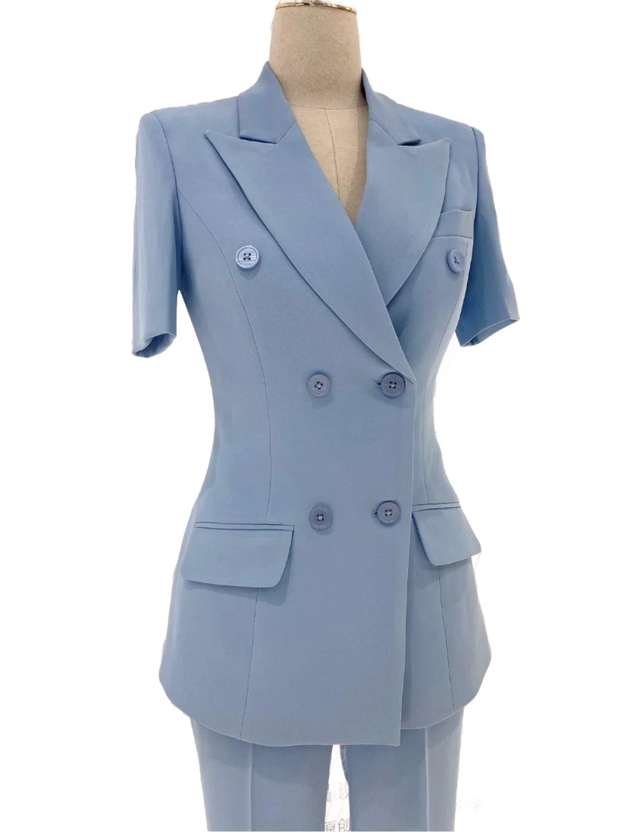 Chic Women's Pant Suit - Solid Double-Breasted