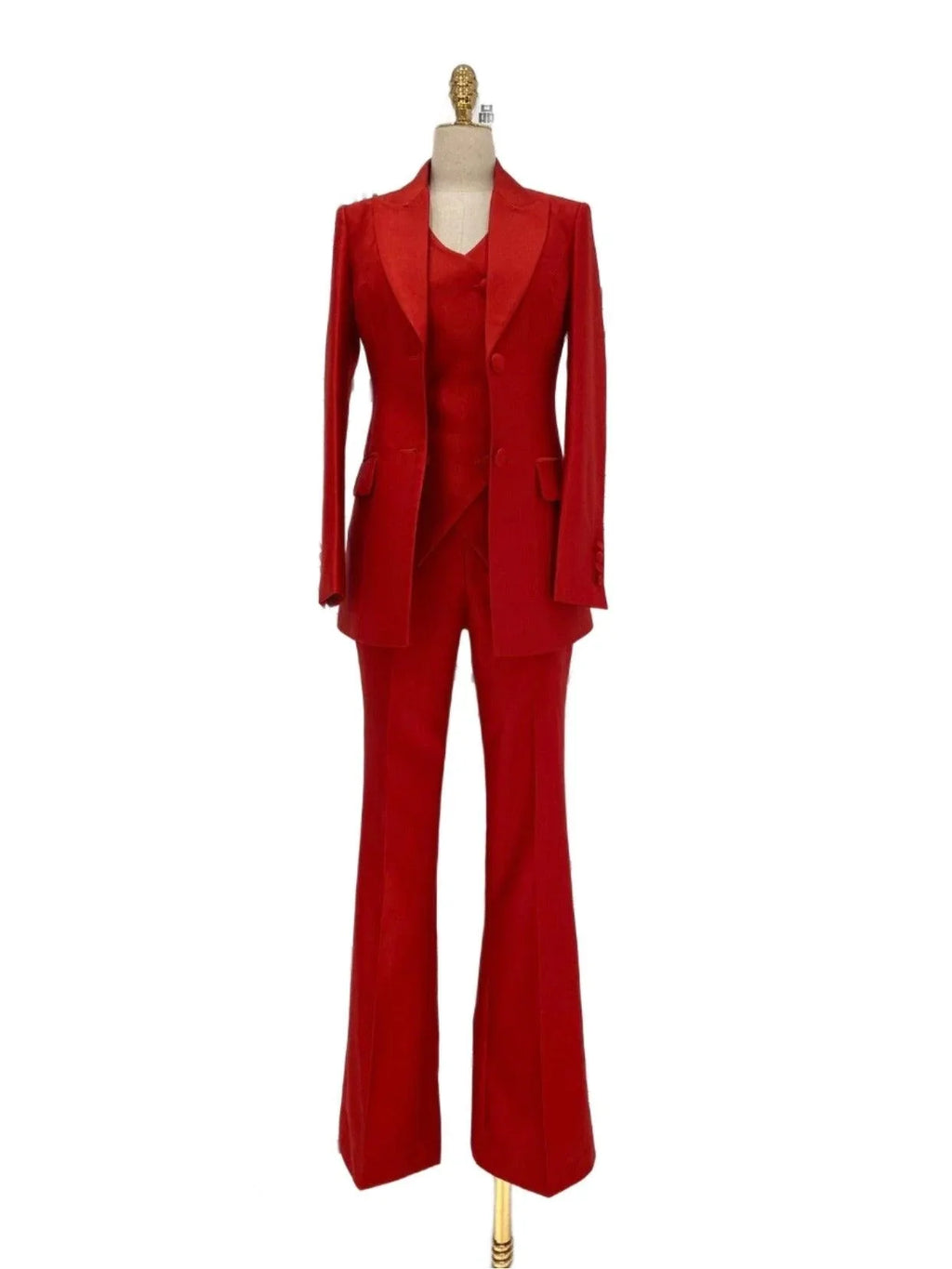 Chic Women's Pant Suit - Solid Single-Breasted