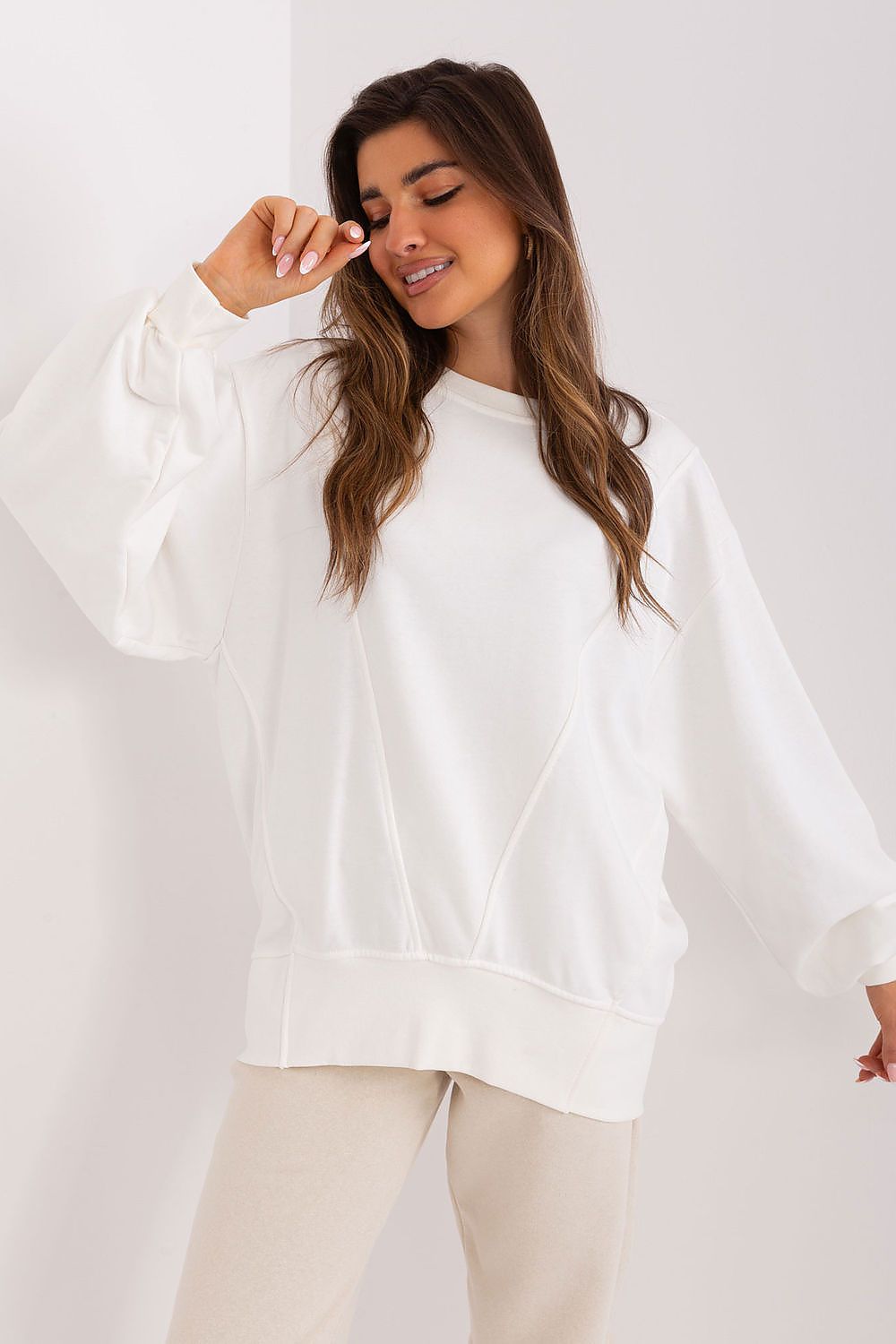 Women's sweatshirt beige crew neck oversized front view