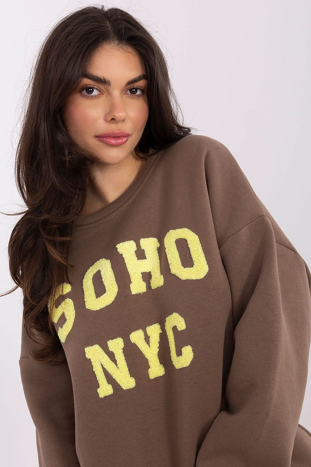 Women's sweatshirt beige long sleeves styled view