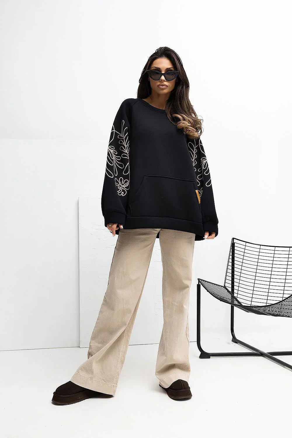 Women's sweatshirt Oversized Embroidered Kangaroo Pocket Crew Neck – view 2