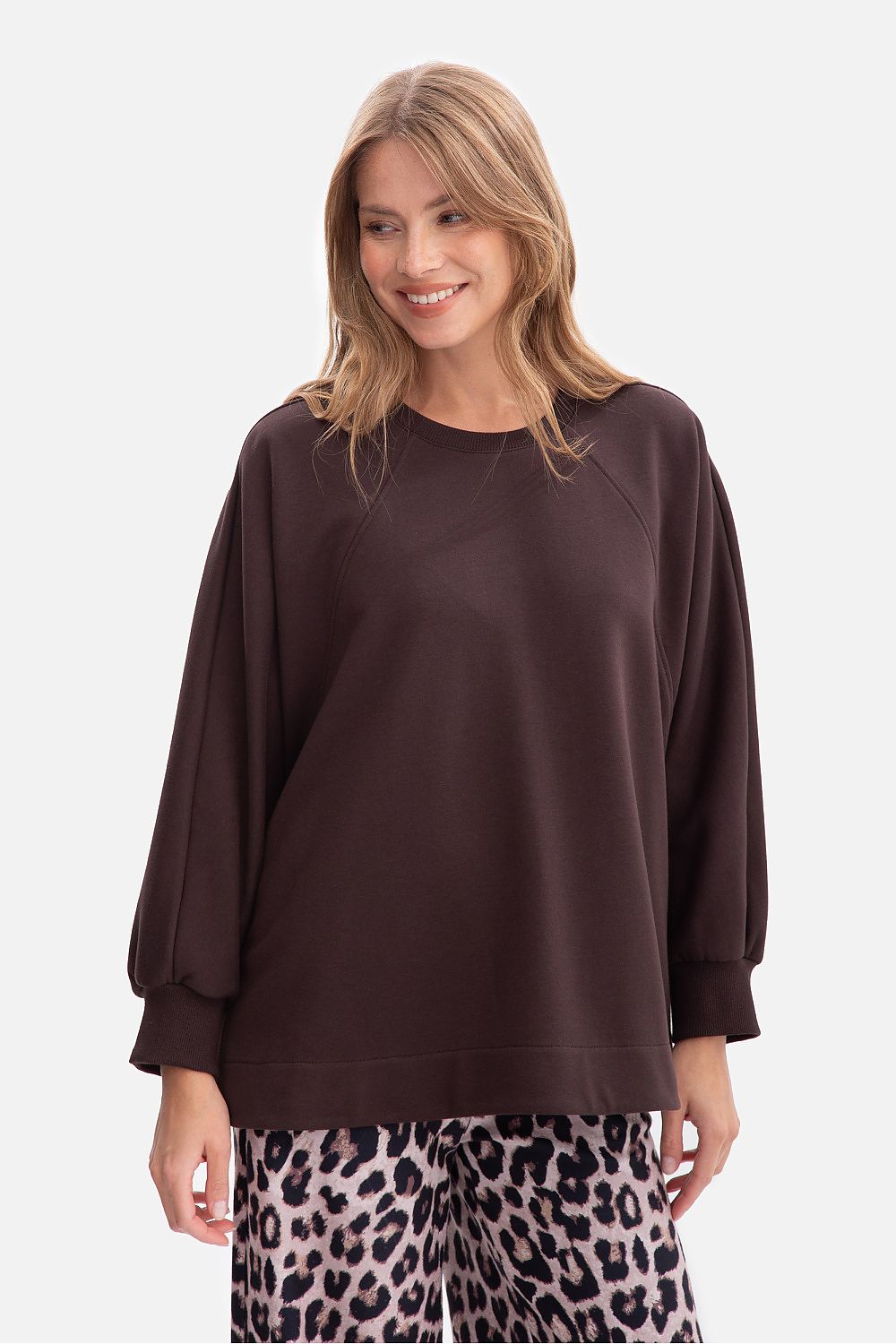 Women's sweatshirt brown oversized raglan front view