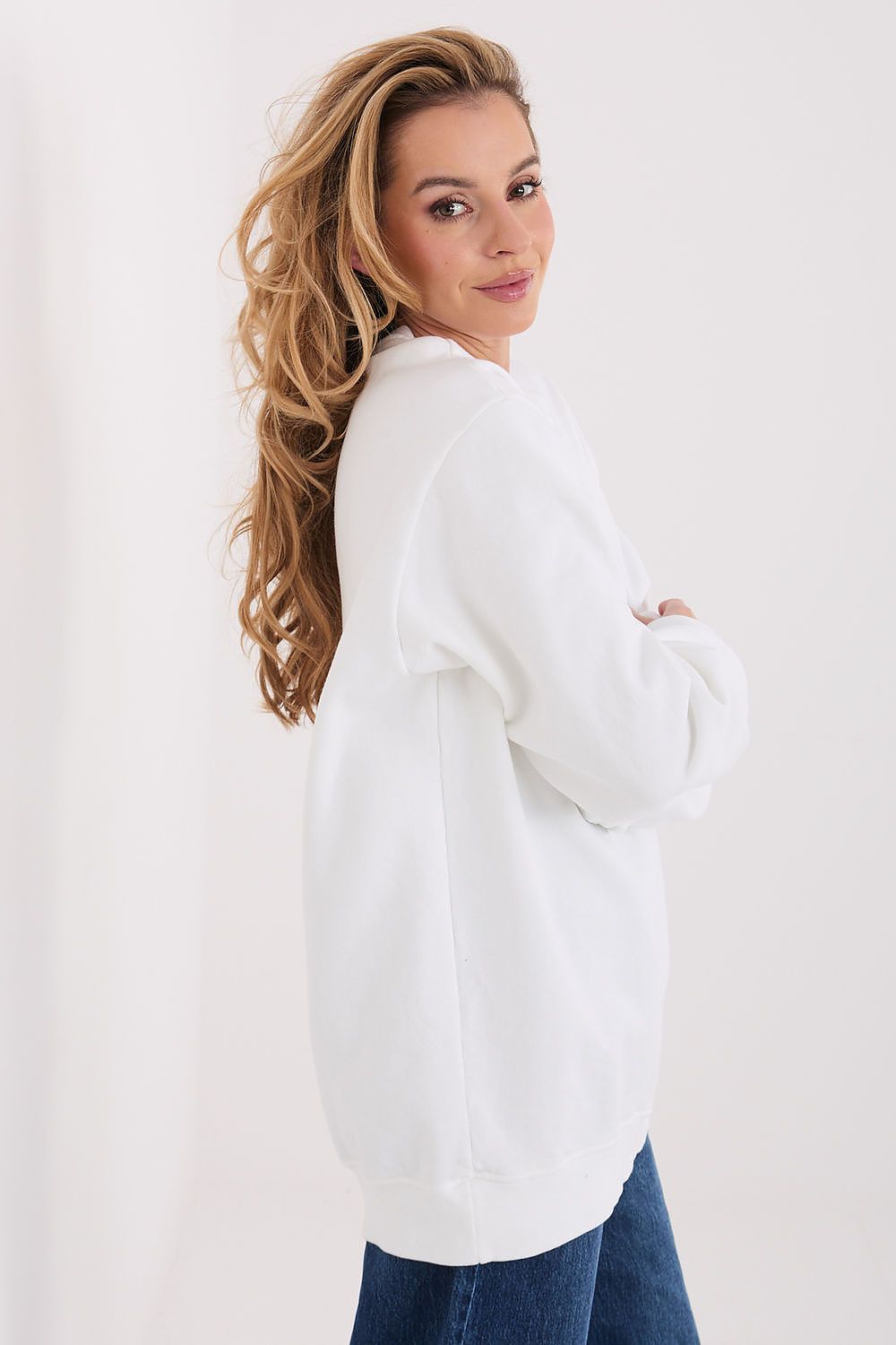 Women's sweatshirt beige long sleeves styled view