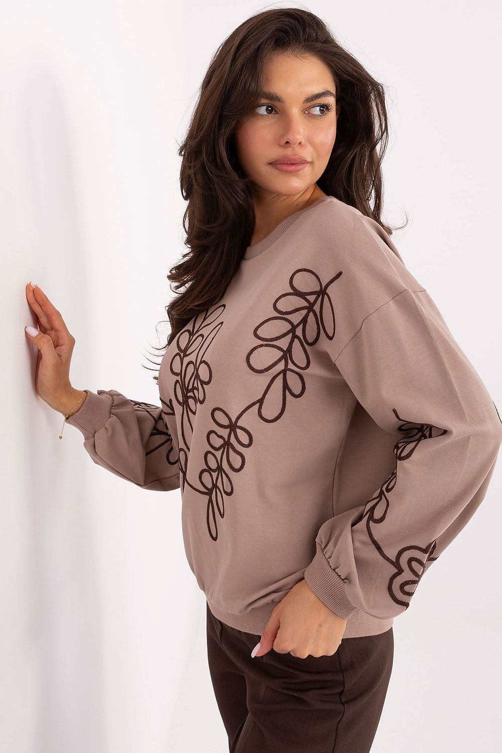 Women's sweatshirt beige long sleeves alternate view