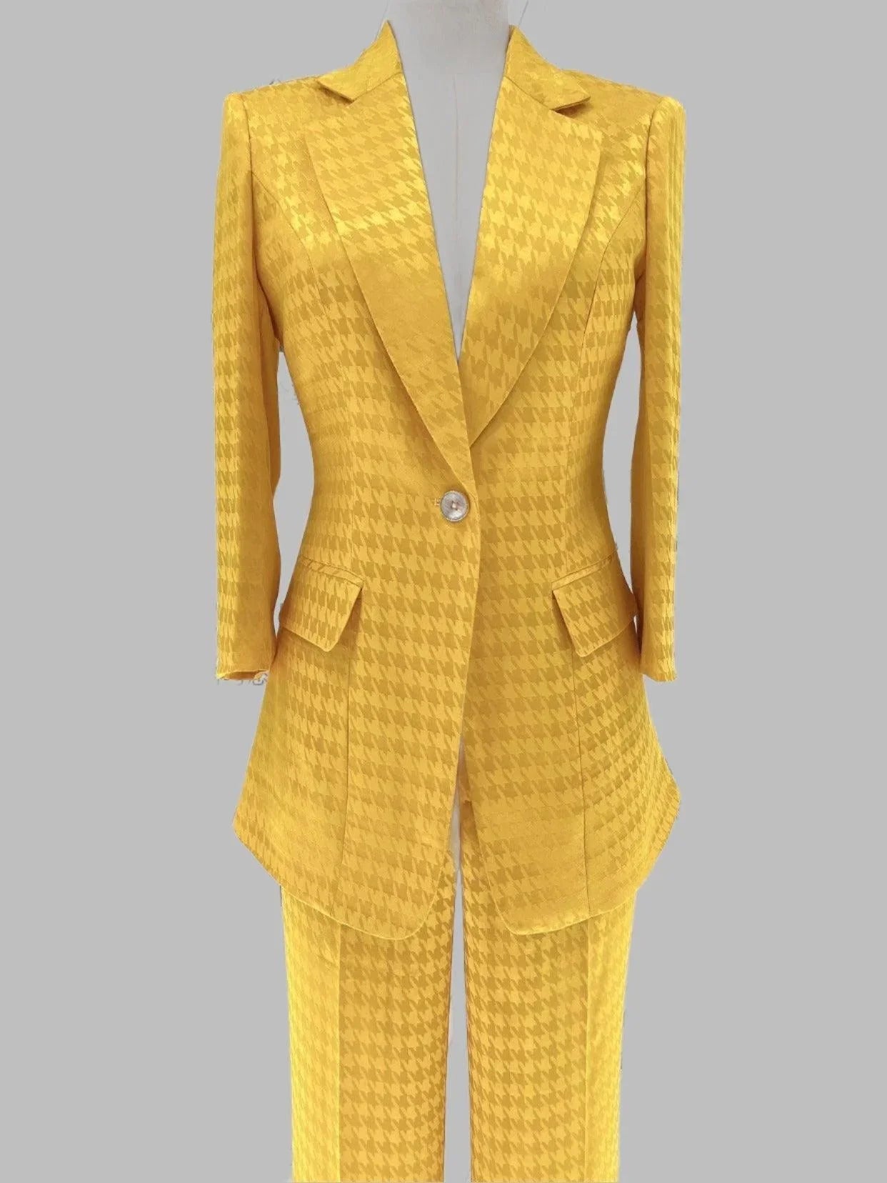 Chic Women's Pant Suit - Plaid Single-Breasted